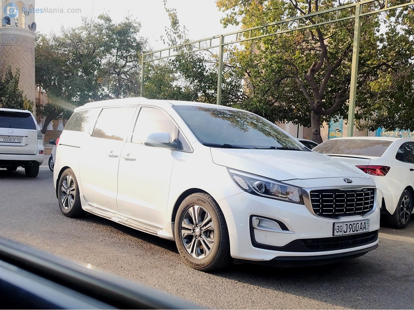 30 J 900 AA, Kia Carnival 3rd gen (YP), 2014–2021
