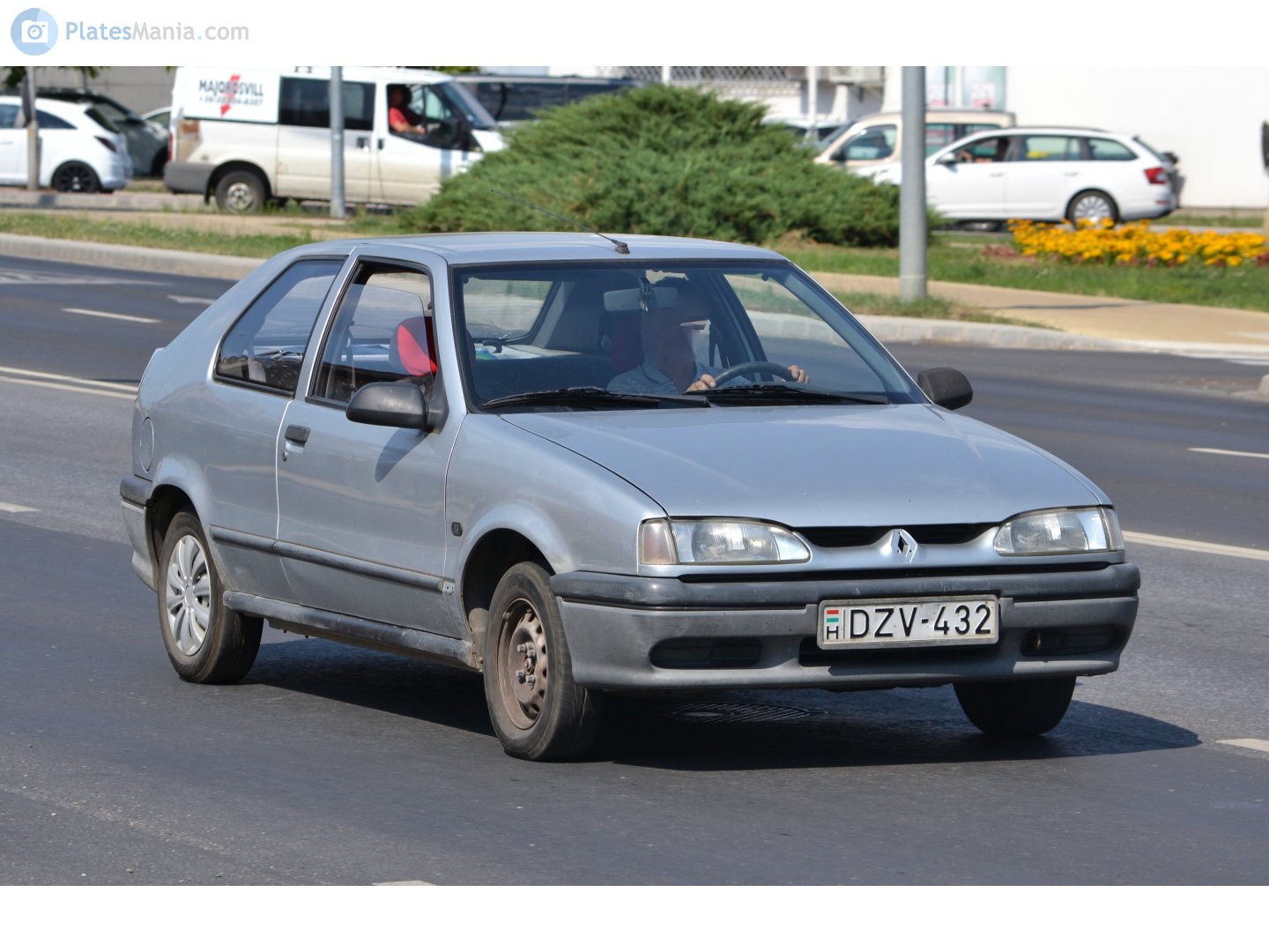 DZV-432, Renault 19 1st gen 5-door Hatch (B53), facelift, 1992–1996 (–1999 for LATAM- and –2000 for TR-market)