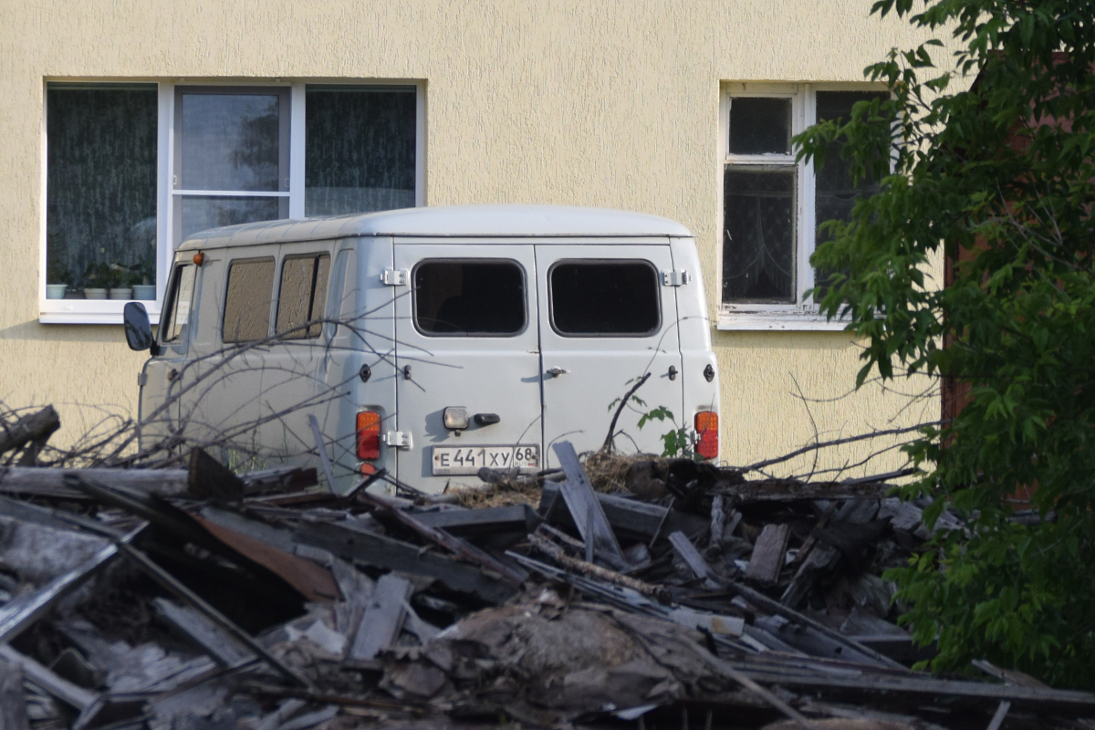 е 441 ху 68, UAZ 452 3909 Combi Van, 1996–