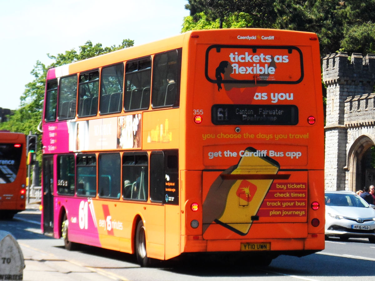 YT10UWN, Optare OmniDekka 