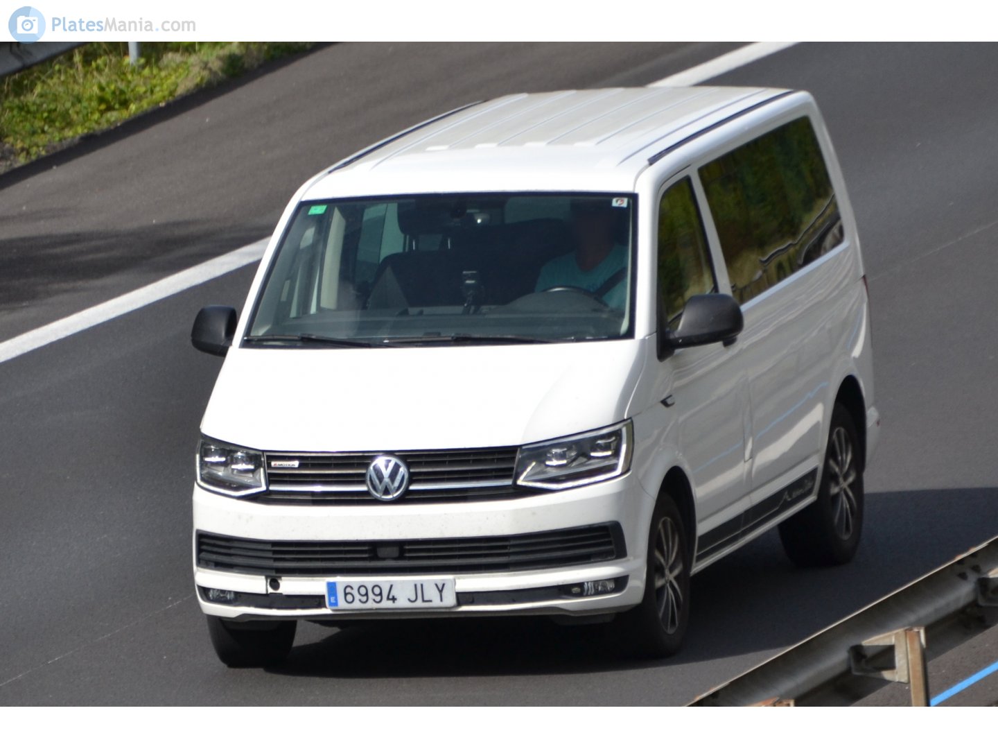 6994 JLY, Volkswagen Multivan T6 (SG), 2015–2019