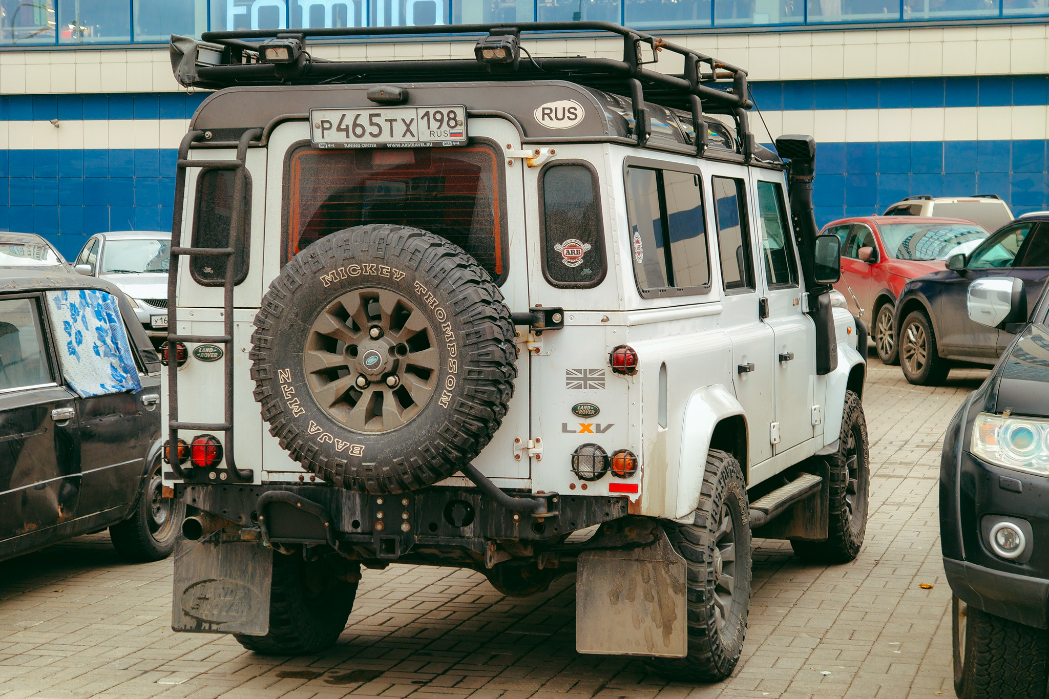 р 465 тх 198, Land Rover Defender 1st gen 110