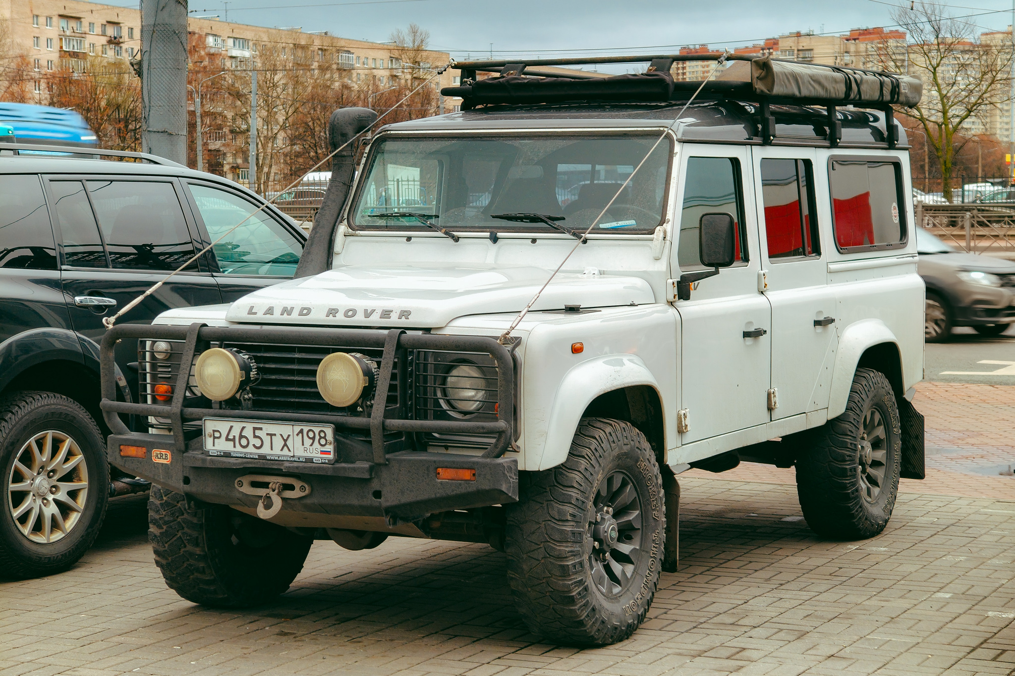 р 465 тх 198, Land Rover Defender 1st gen 110