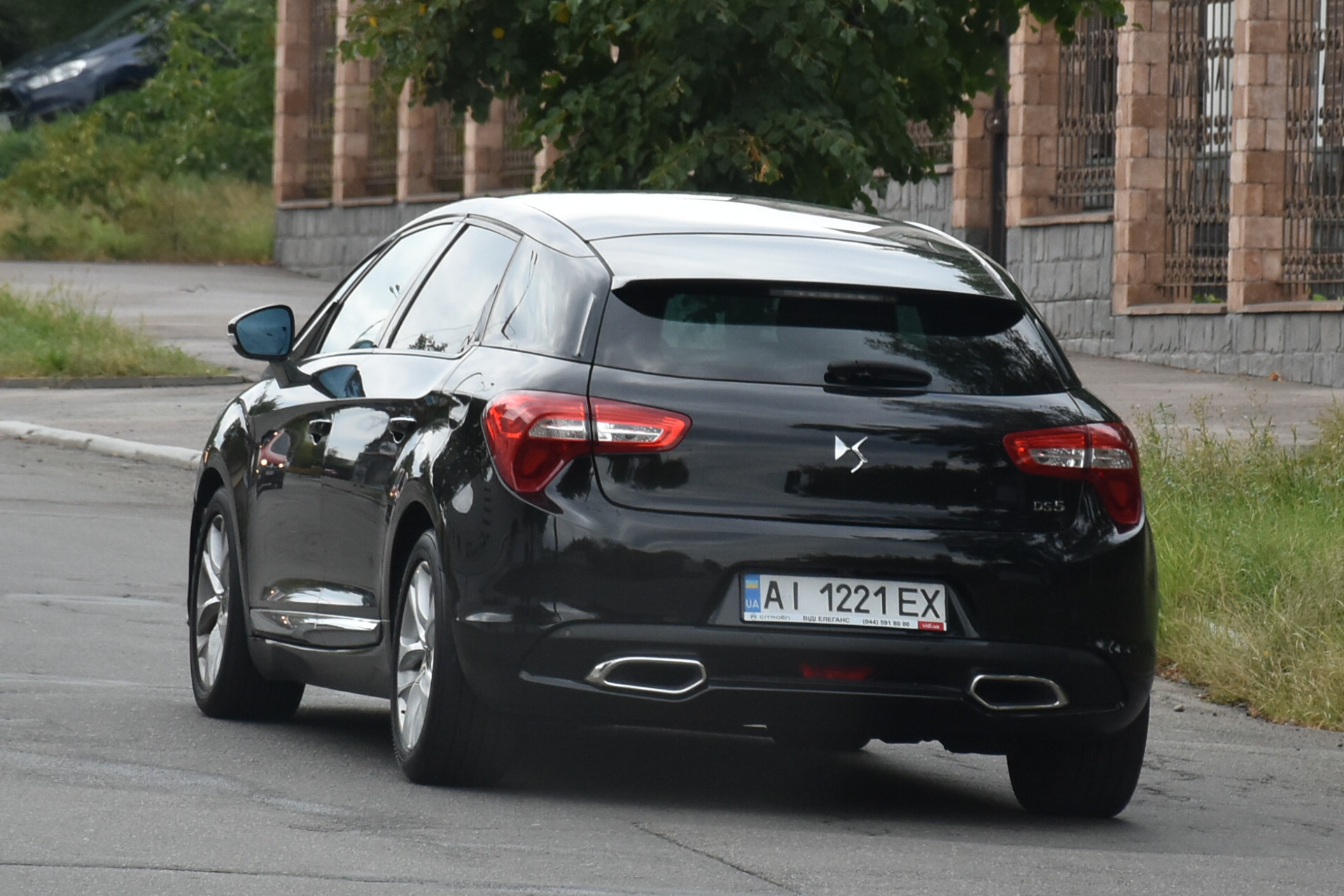 AI 1221 EX, DS 5 1st gen Hatch (B81), 2015–2018