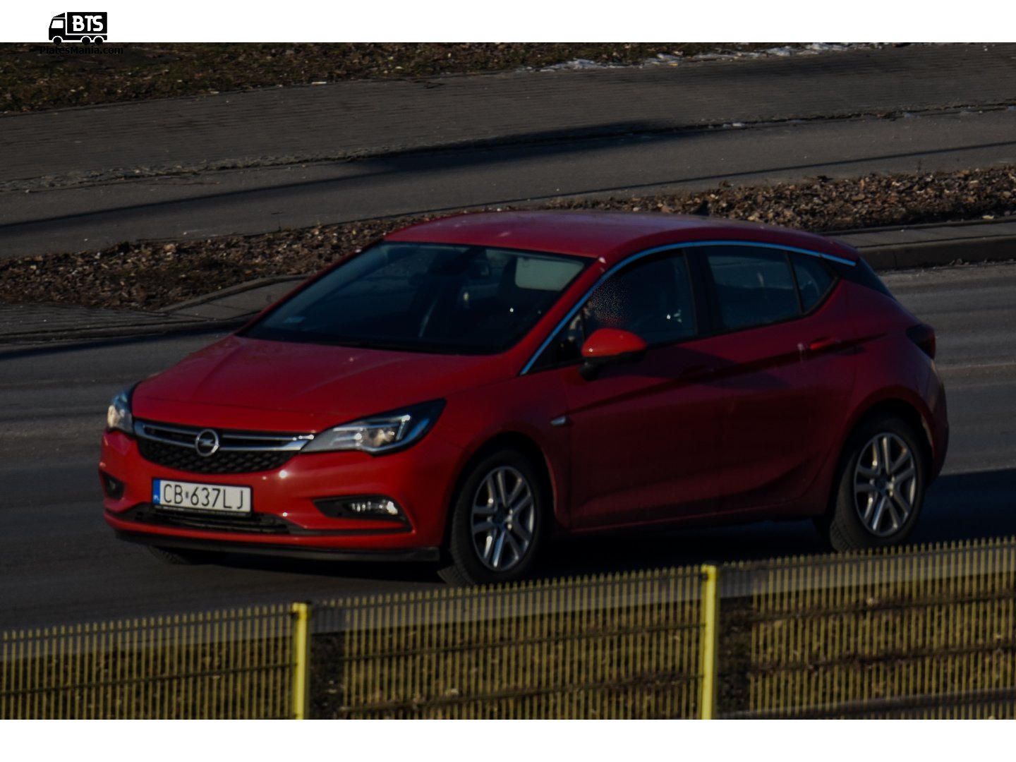 CB 637LJ, Opel Astra 