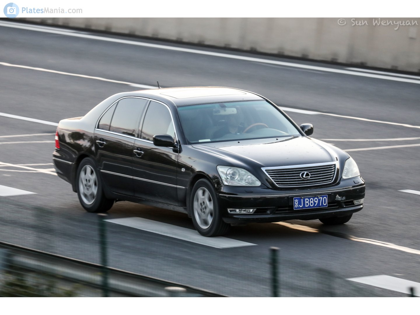 京J·B8970, Lexus LS 3rd gen (XF30), 2000–2006