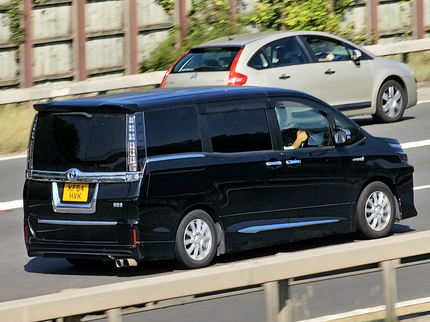 KF64HVK, Toyota Voxy 3rd gen (R80), 2014–2021