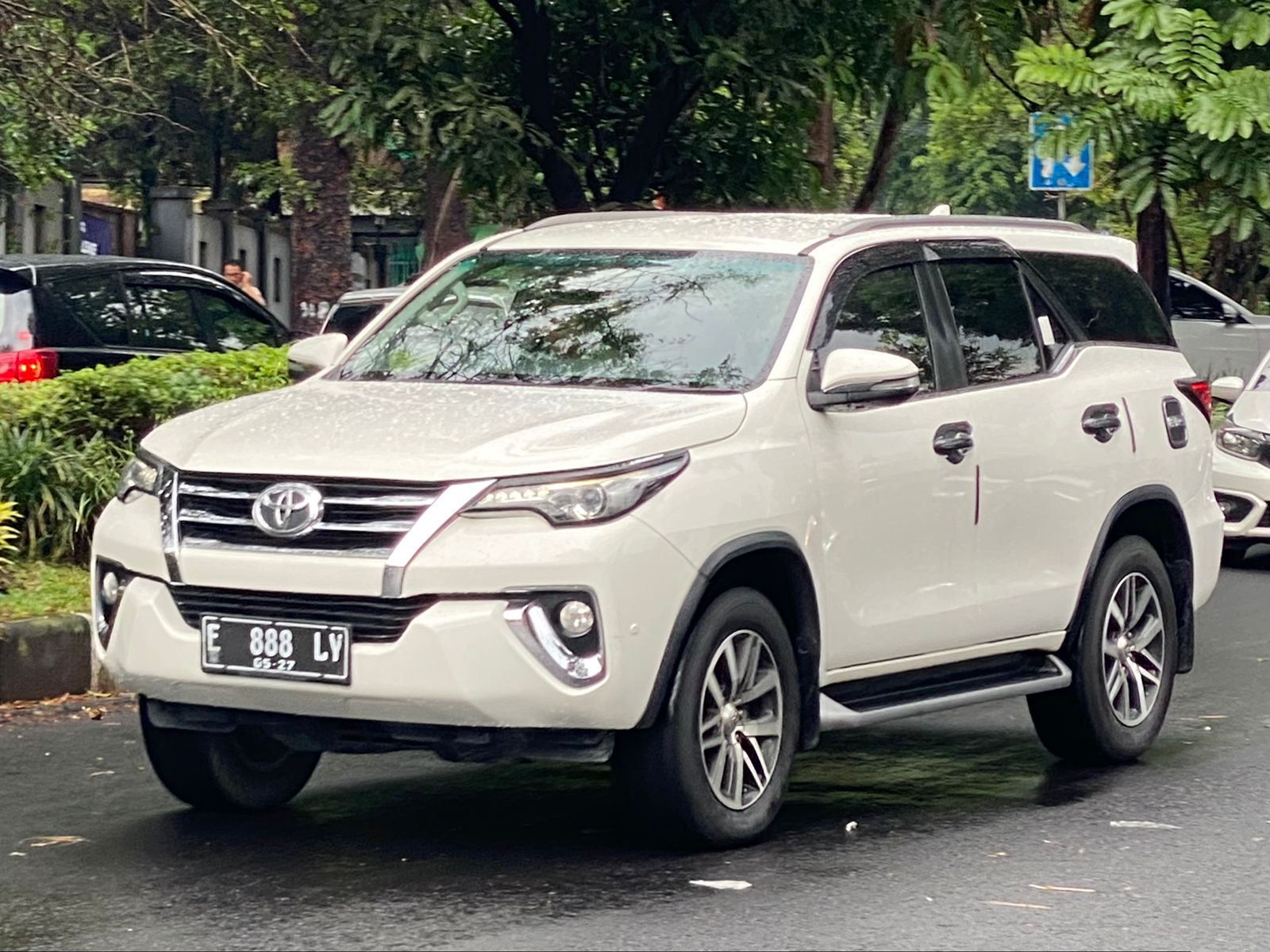 E 888 LY, Toyota Fortuner 2nd gen (AN160), 2015–