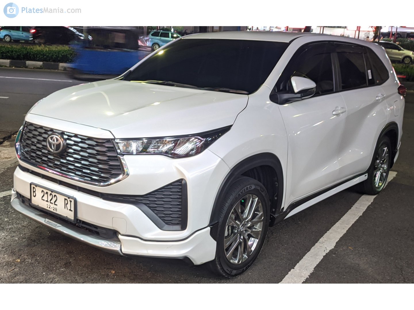 B 2122 RI, Toyota Innova 3rd gen HyCross/Kijang Innova Zenix (AG10), 2022–