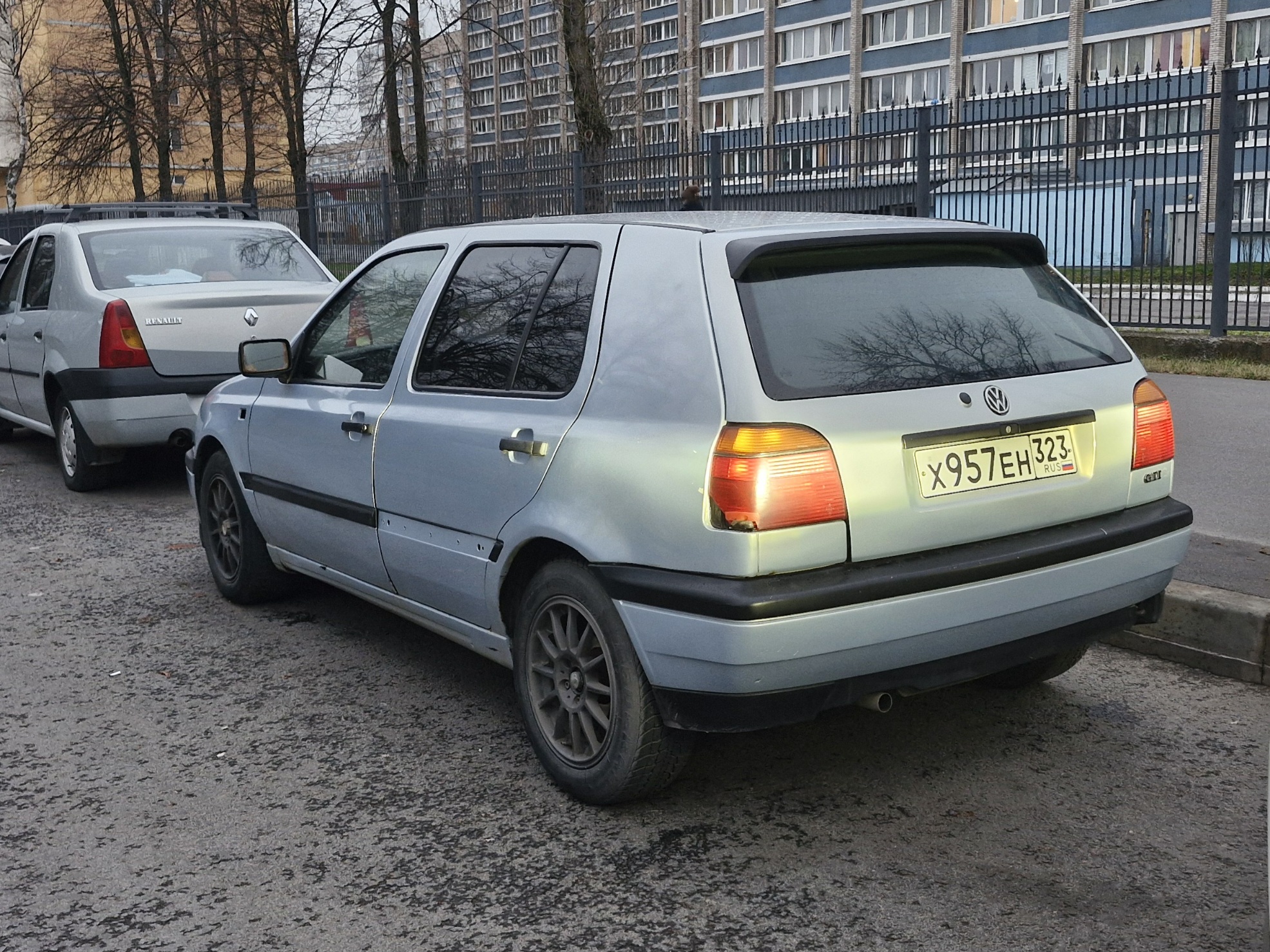 х 957 ен 323, Volkswagen Golf 