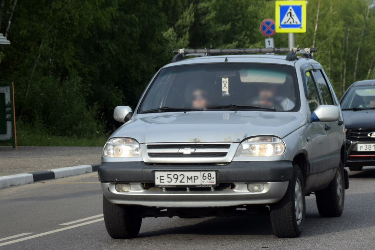 е 592 мр 68, Chevrolet 2123 Niva 1st gen, 2002–2009