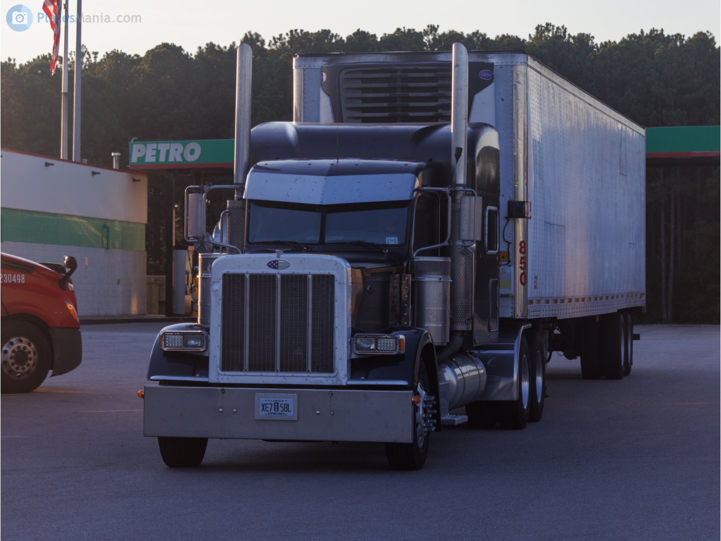 XE7 58L, Peterbilt 379 