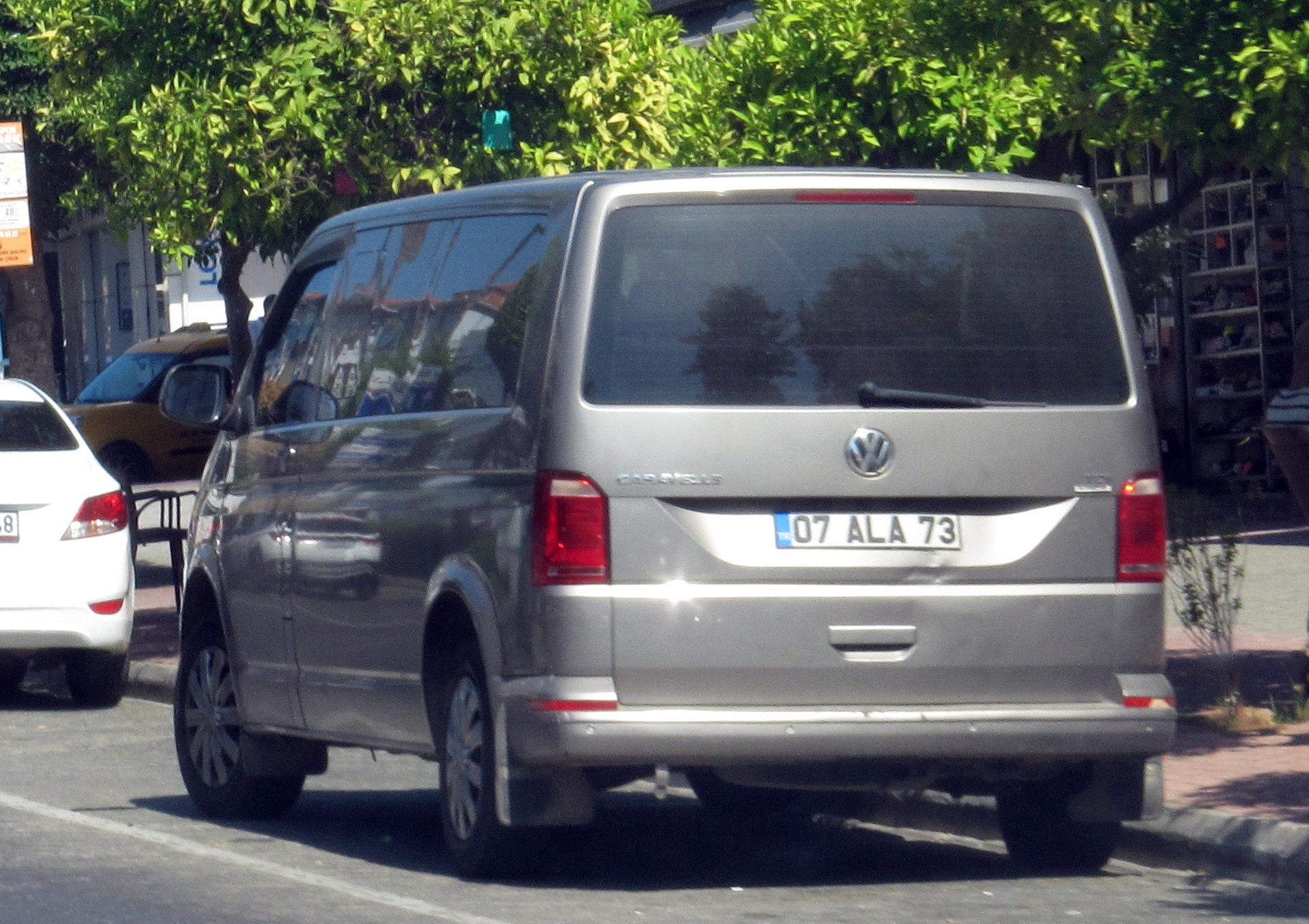 07 ALA 73, Volkswagen Caravelle 