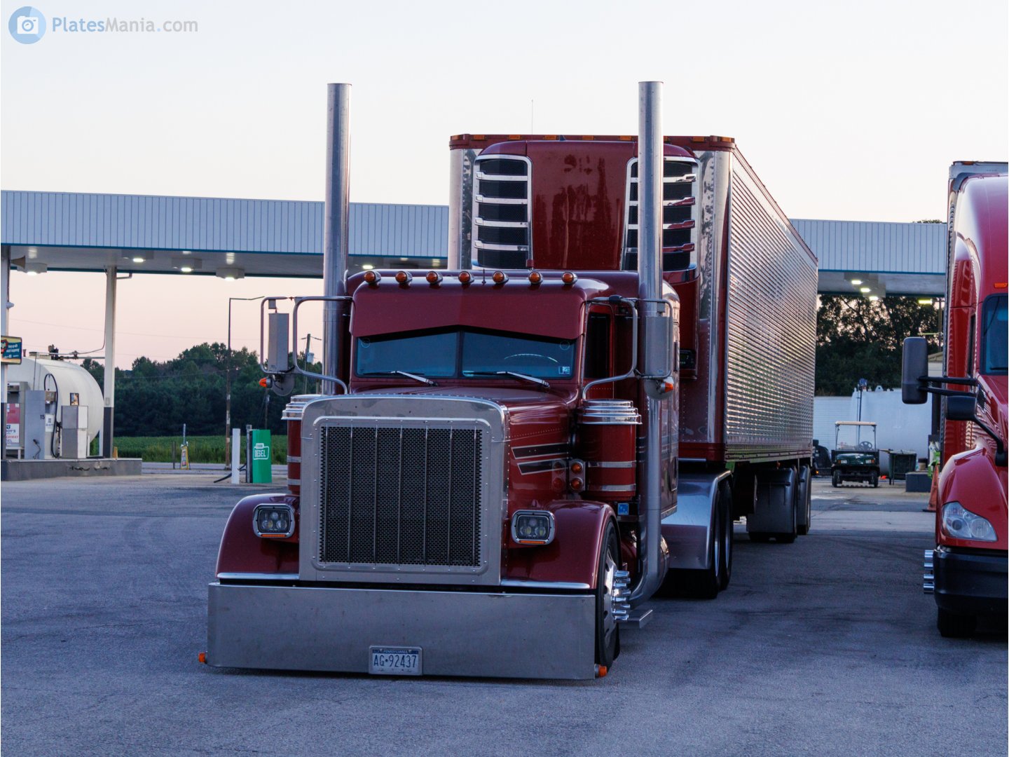 AG-92437, Peterbilt 389 
