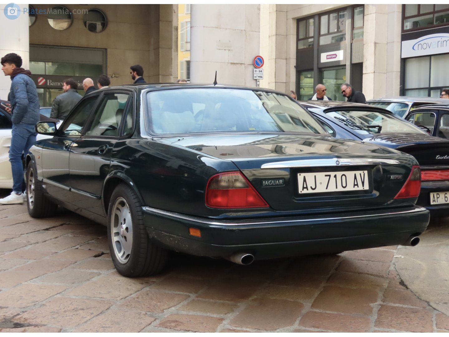 AJ 710 AV, Jaguar XJ 4th gen (X300/X308), 1997–2002