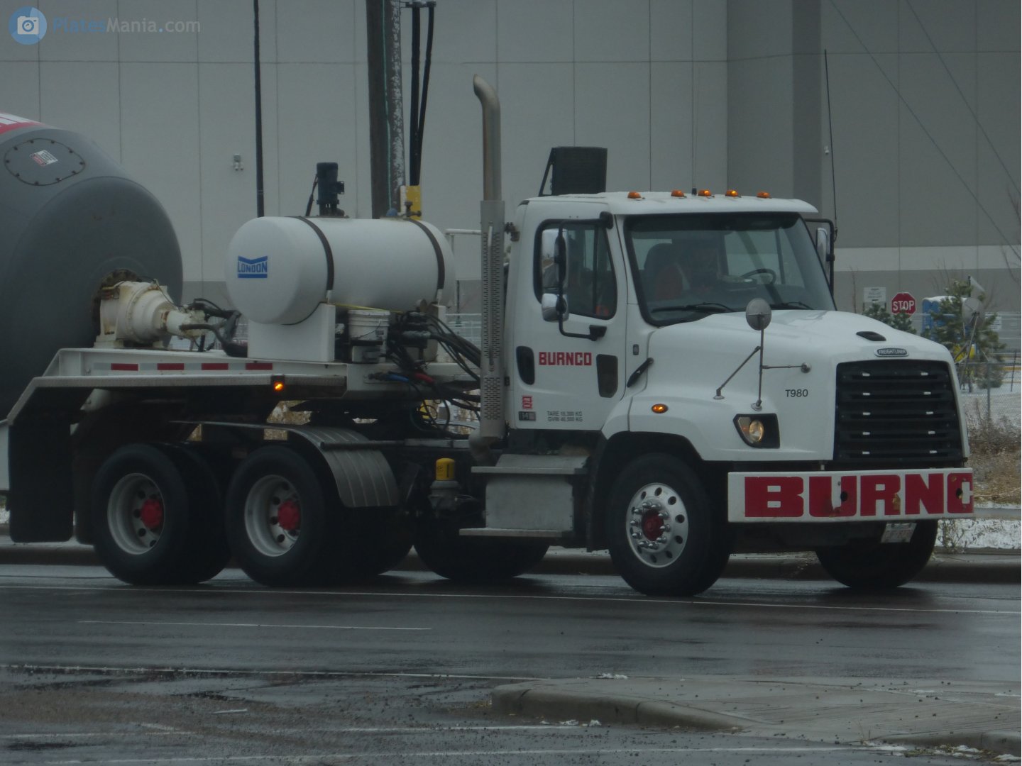 CJF-8238, Freightliner 114SD 