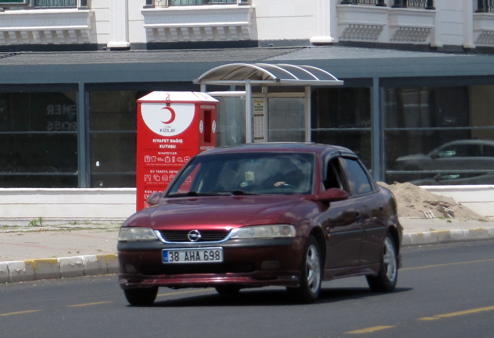 38 AHA 698, Opel Vectra 2nd gen Sedan (B; J96), 1995–2002