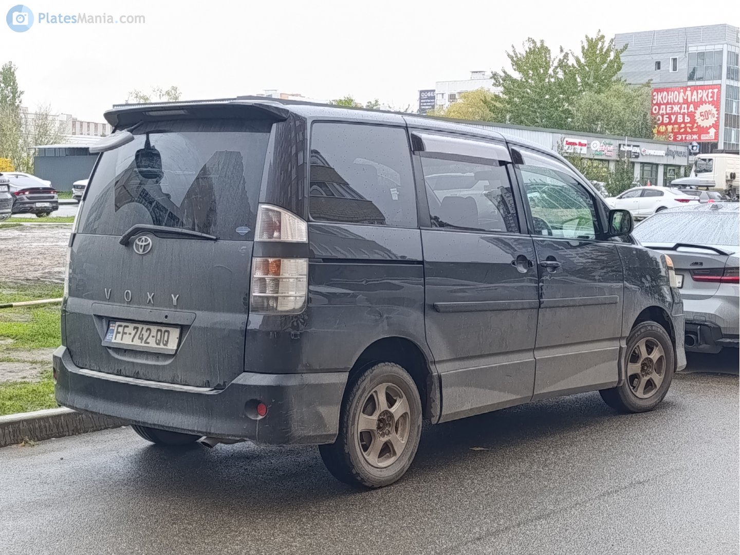 FF-742-QQ, Toyota Voxy 1st gen (R60), 2001–2007