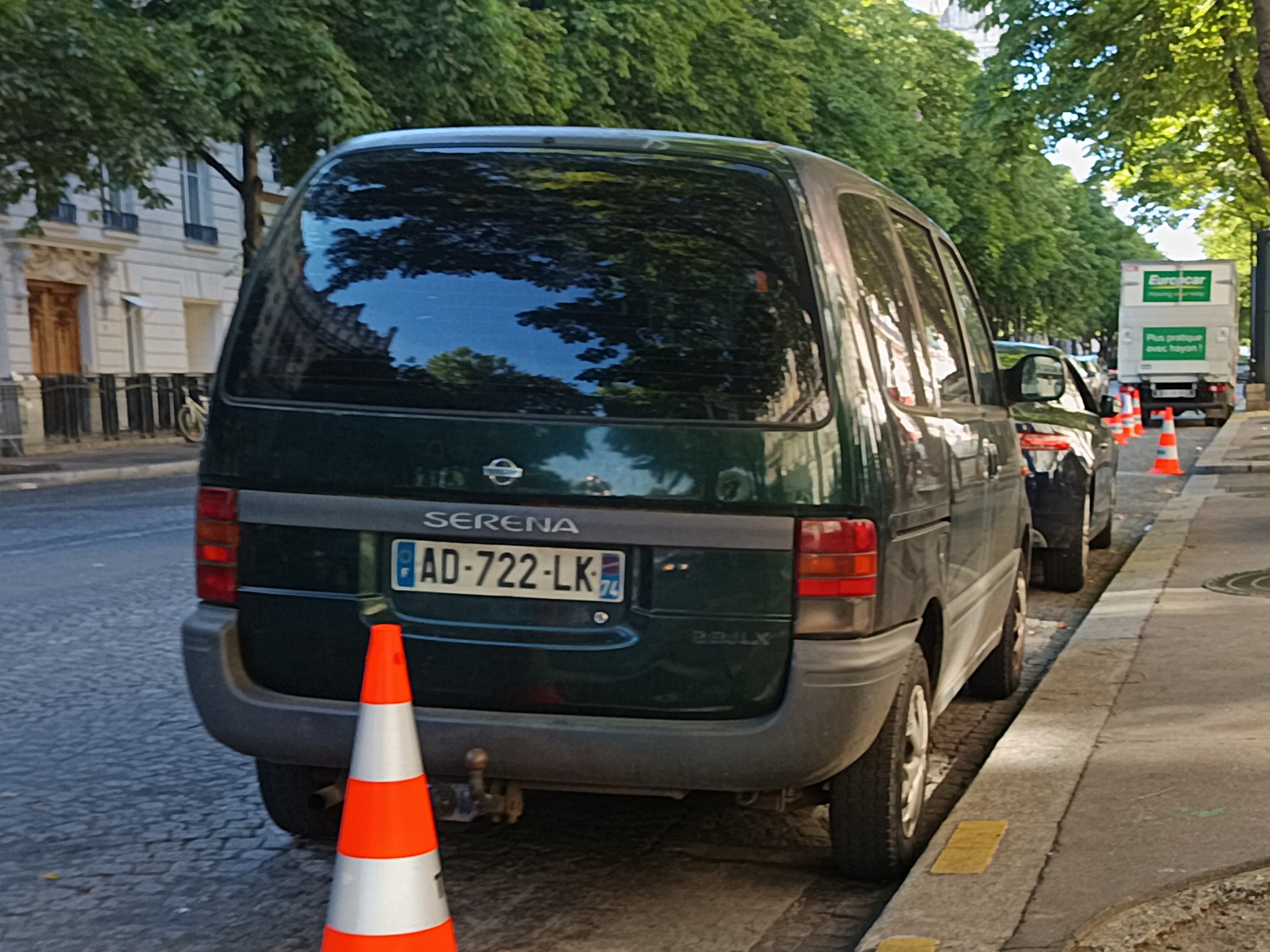 AD-722-LK, Nissan Serena 