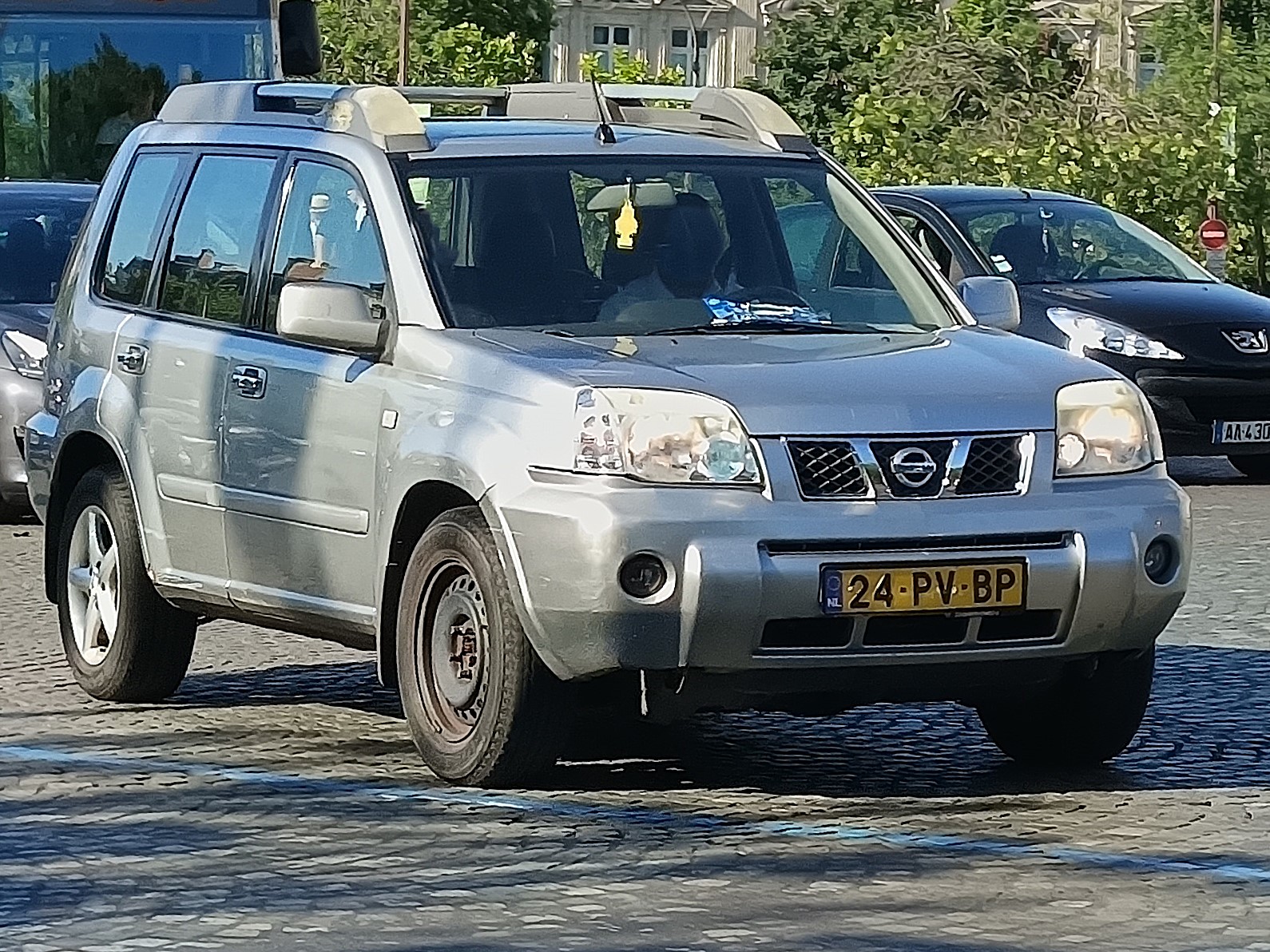 24-PV-BP, Nissan X-Trail 1st gen (T30), 2000–2007