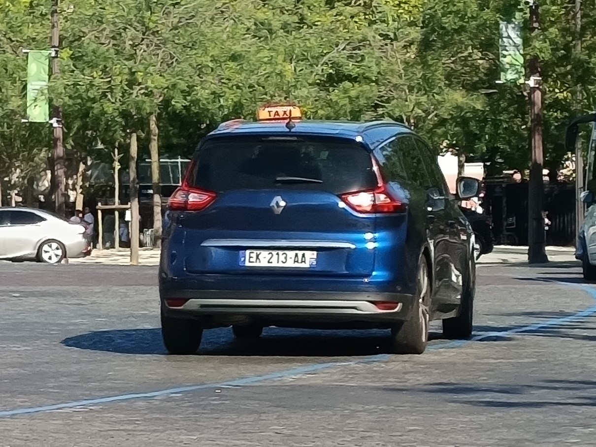 EK-213-AA, Renault Scénic 