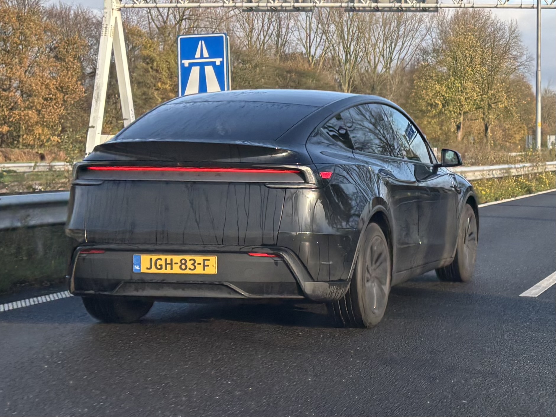 JGH-83-F, Tesla Model Y 1st gen (5YJY), facelift, 2025–