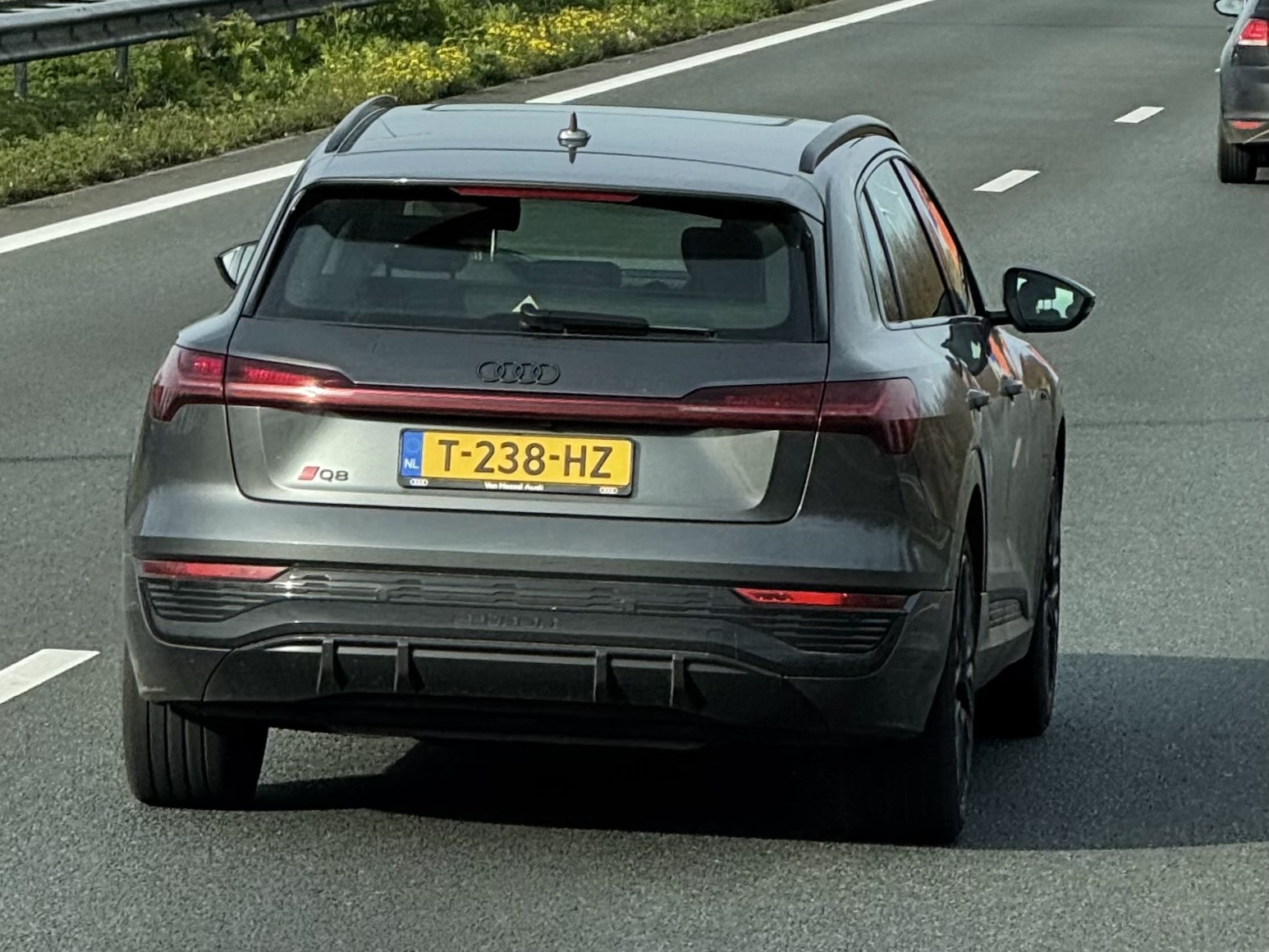 T-238-HZ, Audi Q8 1st gen e-tron SUV, facelift, 2022–2025