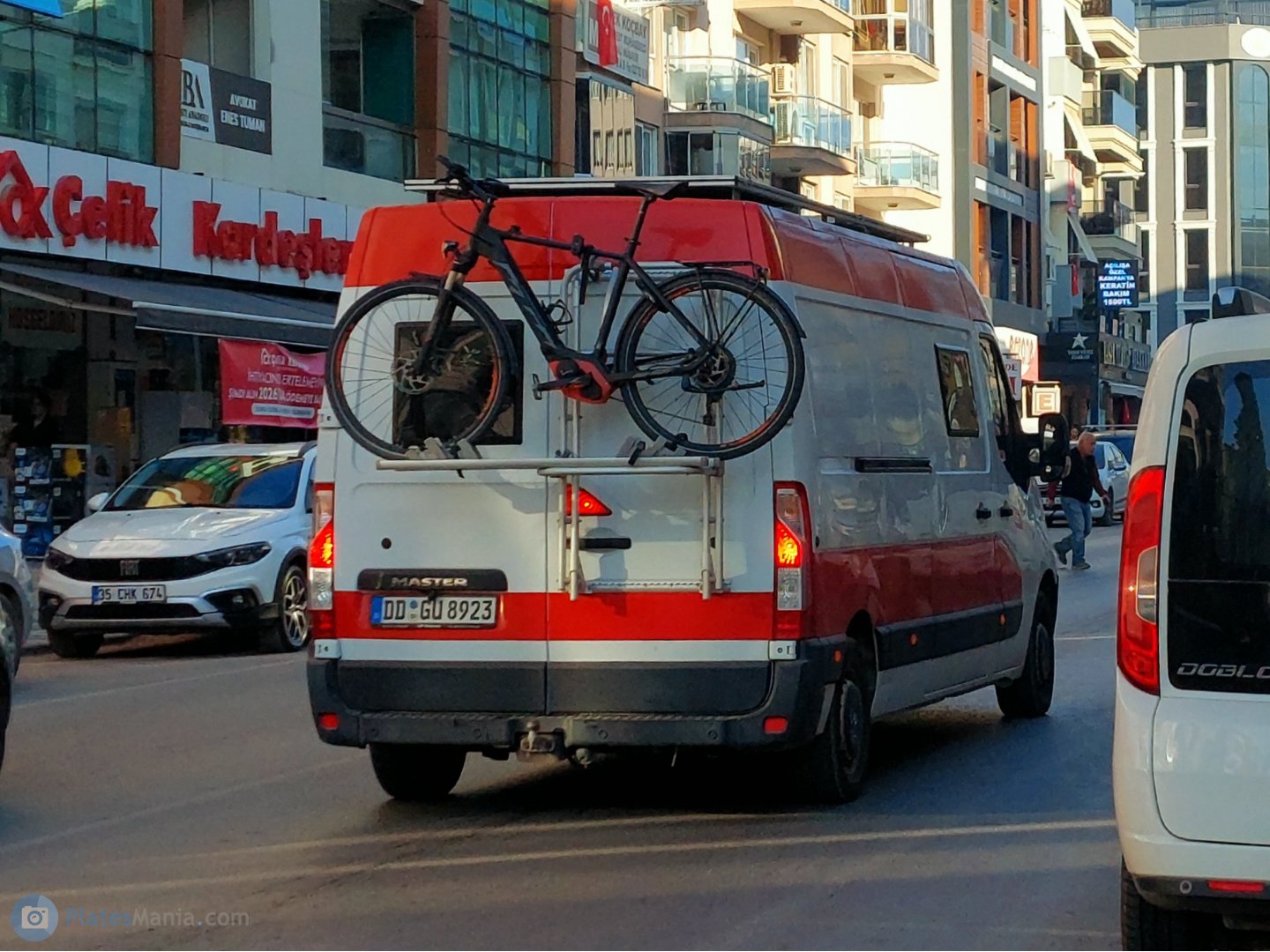 DD GU 8923, Renault Master 