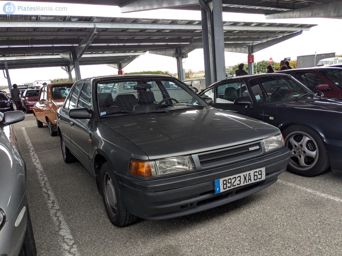 8923 XA 69, Mazda 323 4th gen Sedan (BG), 1989–1994