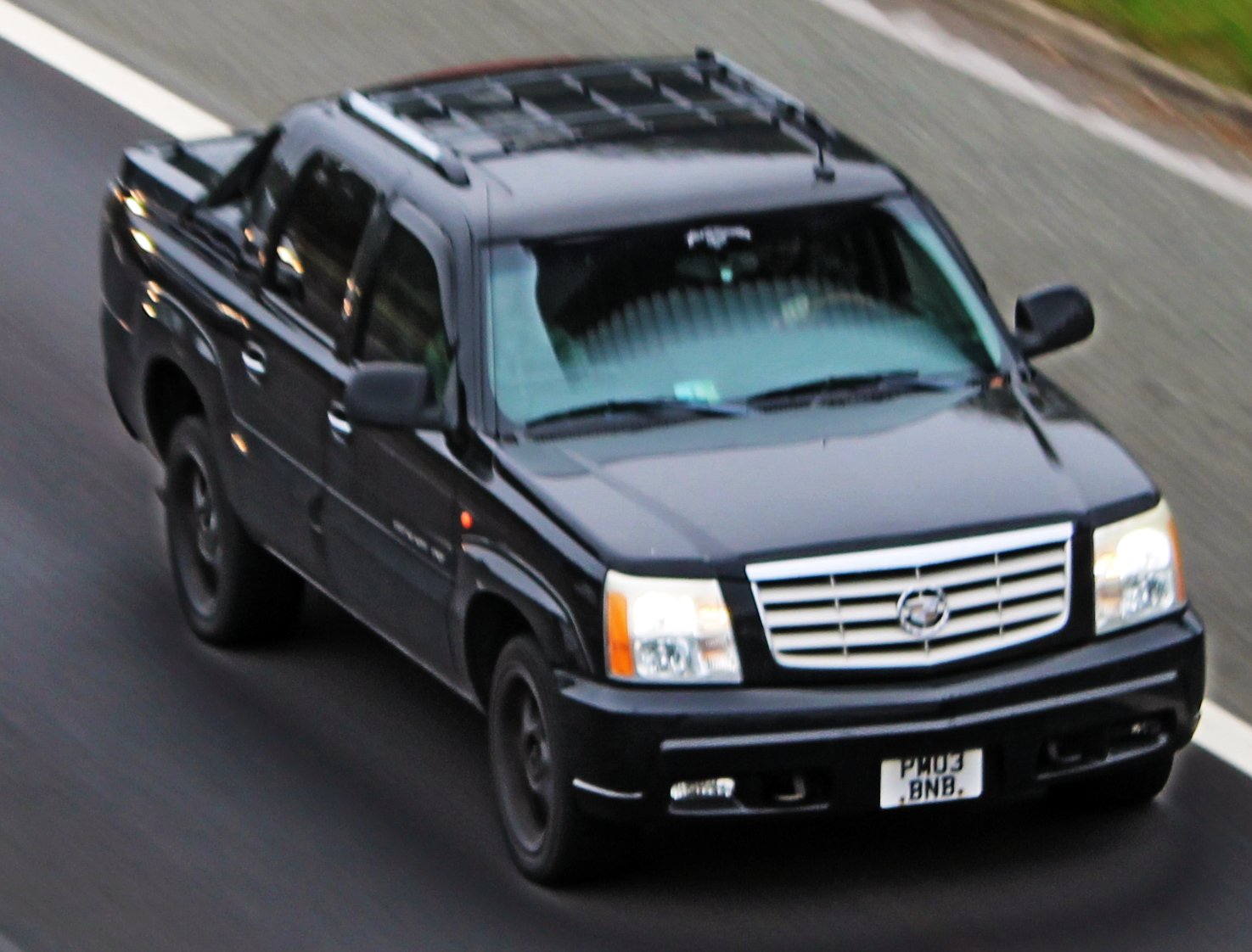 PM03BNB, Cadillac Escalade 2nd gen EXT (GMT806), 2001–2006