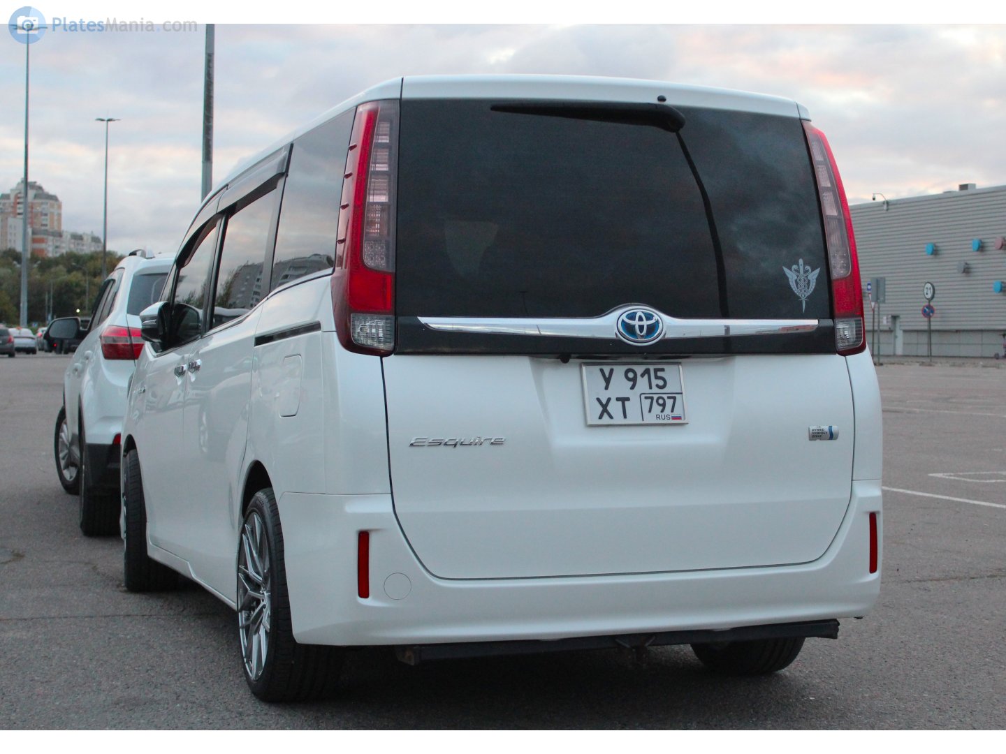 у 915 хт 797, Toyota Esquire 1st gen (R80), 2014–2017