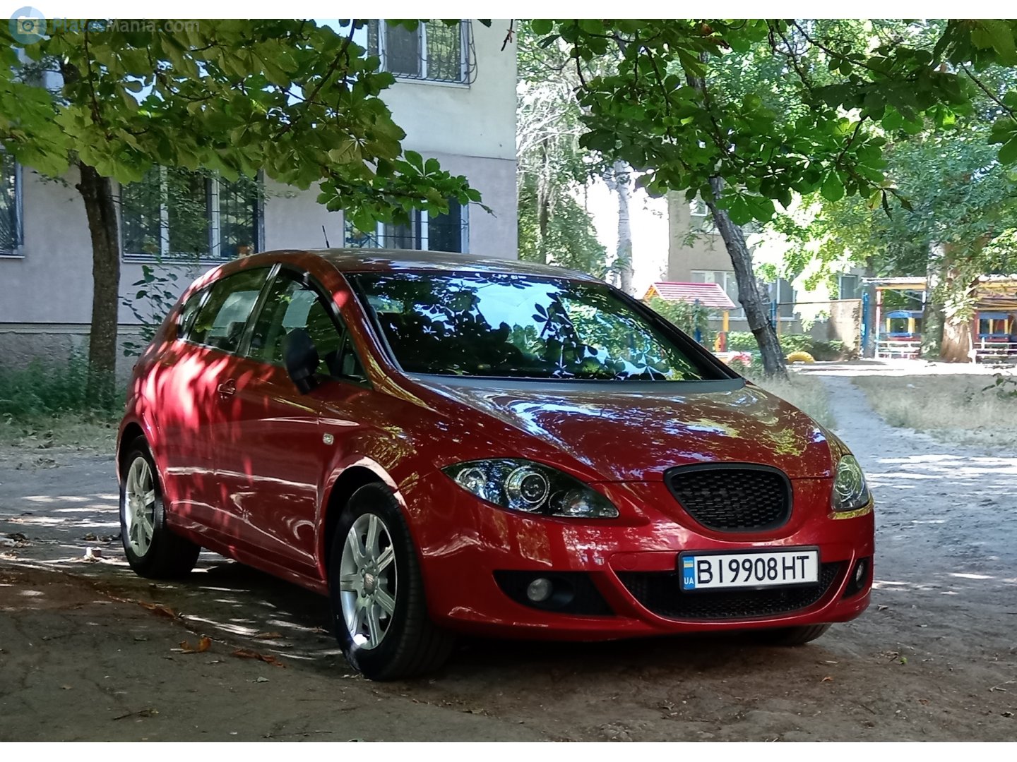 BI 9908 HT, SEAT León 