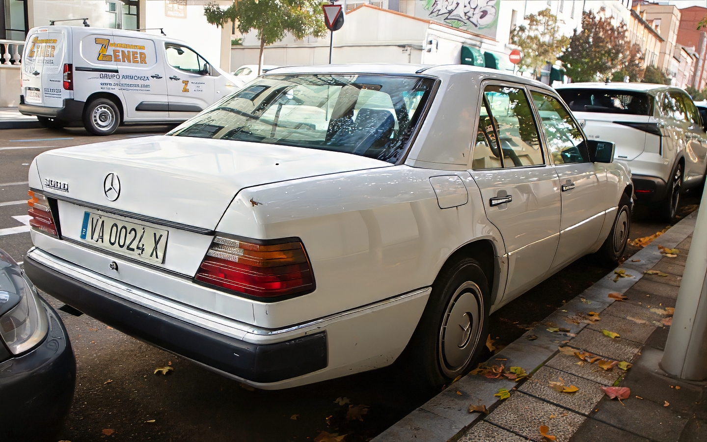 VA 0024 X, Mercedes-Benz E-Klasse 1st gen Sedan (W124), 1984­–1995