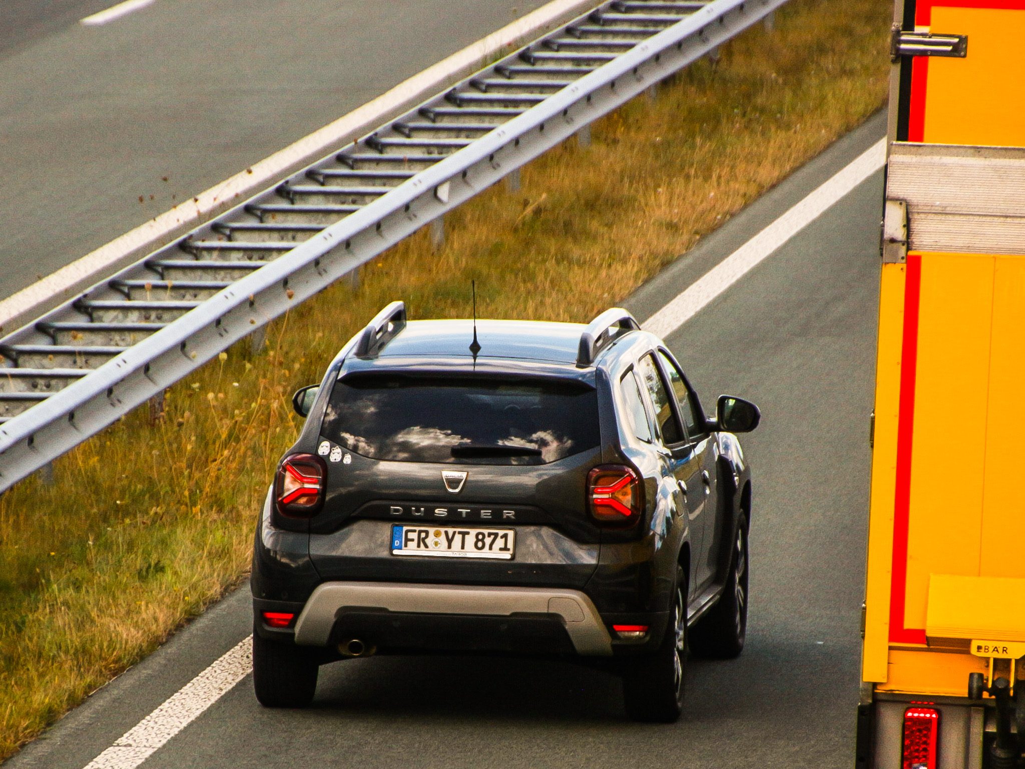 FR YT 871, Dacia Duster 2nd gen SUV (HM/HJD), facelift, 2021–2024