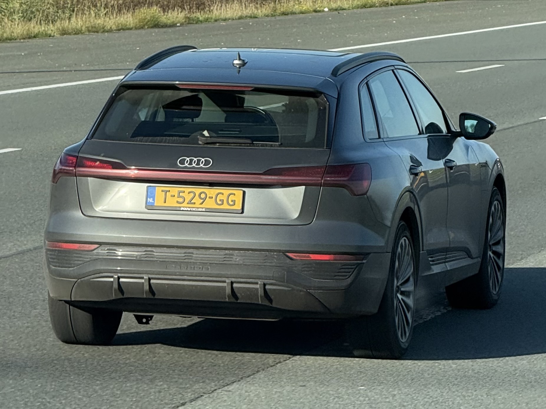 T-529-GG, Audi Q8 1st gen e-tron SUV, facelift, 2022–2025