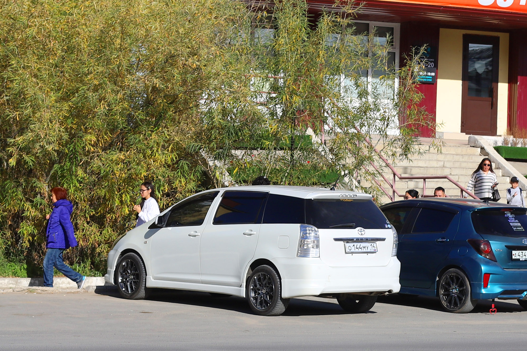 о 144 му 14, Toyota Wish 1st gen (AE10), 2003–2009