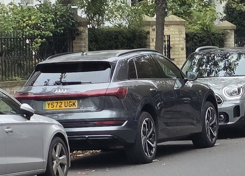 YS72UGK, Audi e-tron 1st gen SUV (GEN), 2019–2022