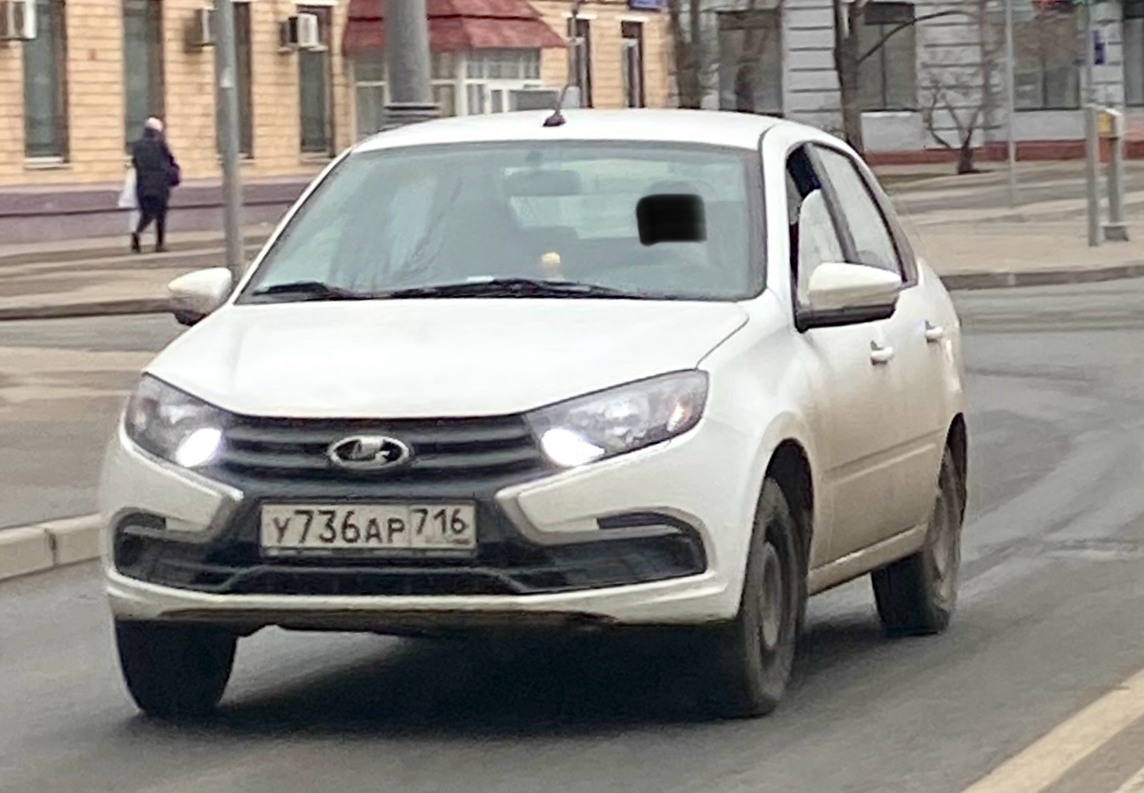 у 736 ар 716, Lada (VAZ)  2190, facelift, 2018–