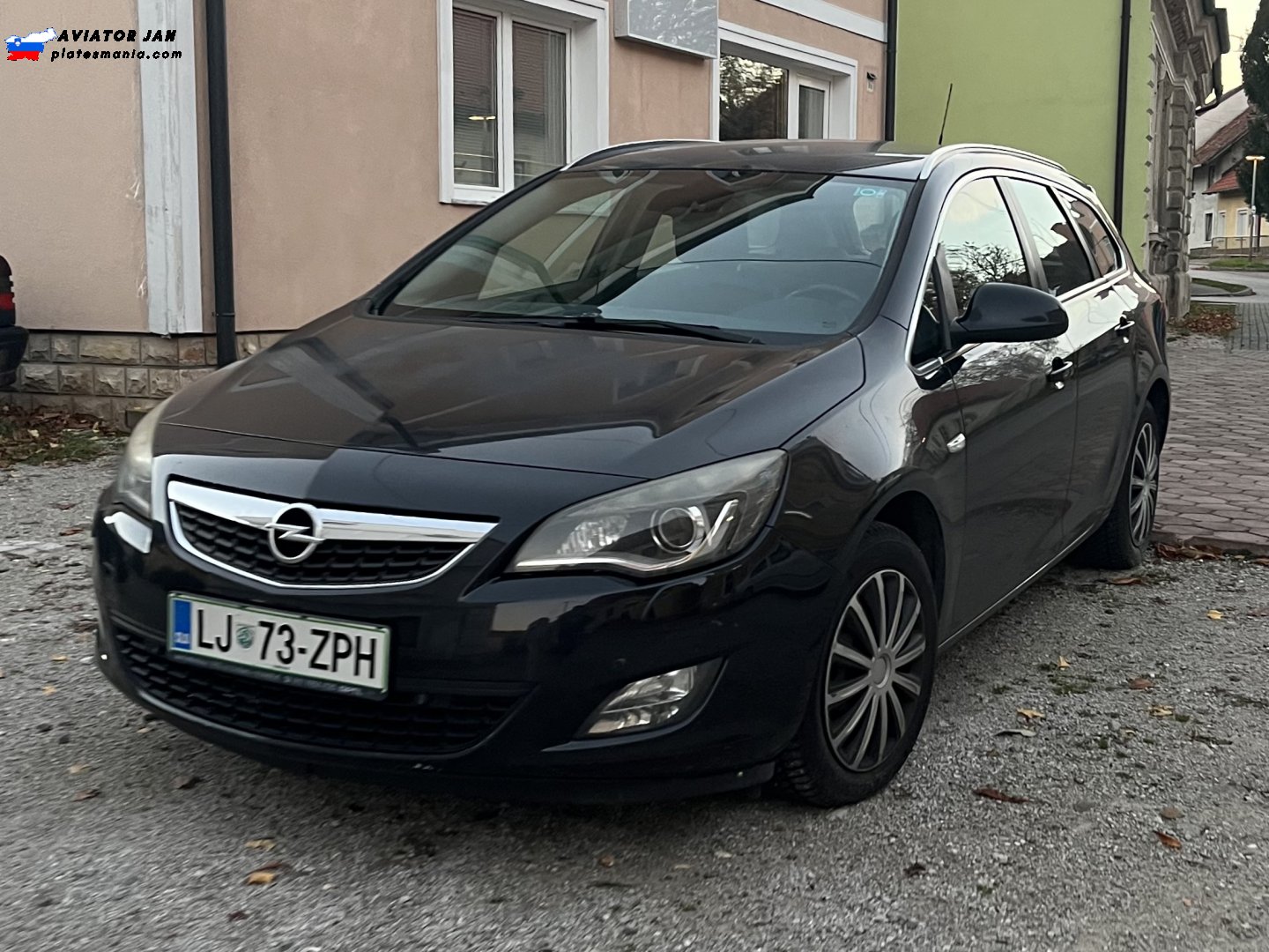 LJ 73-ZPH, Opel Astra 4th gen Sports Tourer (J; P10), 2010–2015
