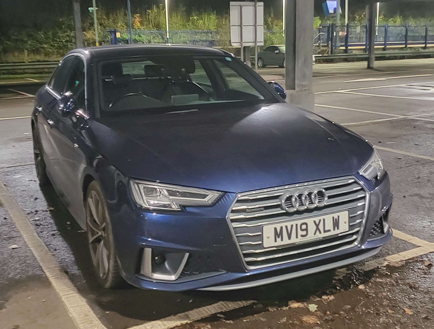 MV19XLW, Audi A4 5th gen Sedan (B9/8W2/8WC), 2015–2019