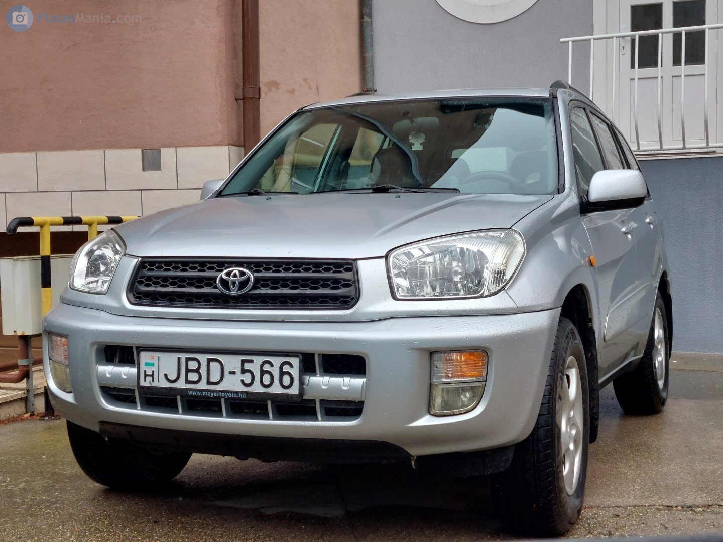 JBD-566, Toyota RAV4 2nd gen 5-door SUV (XA20), 2000–2005