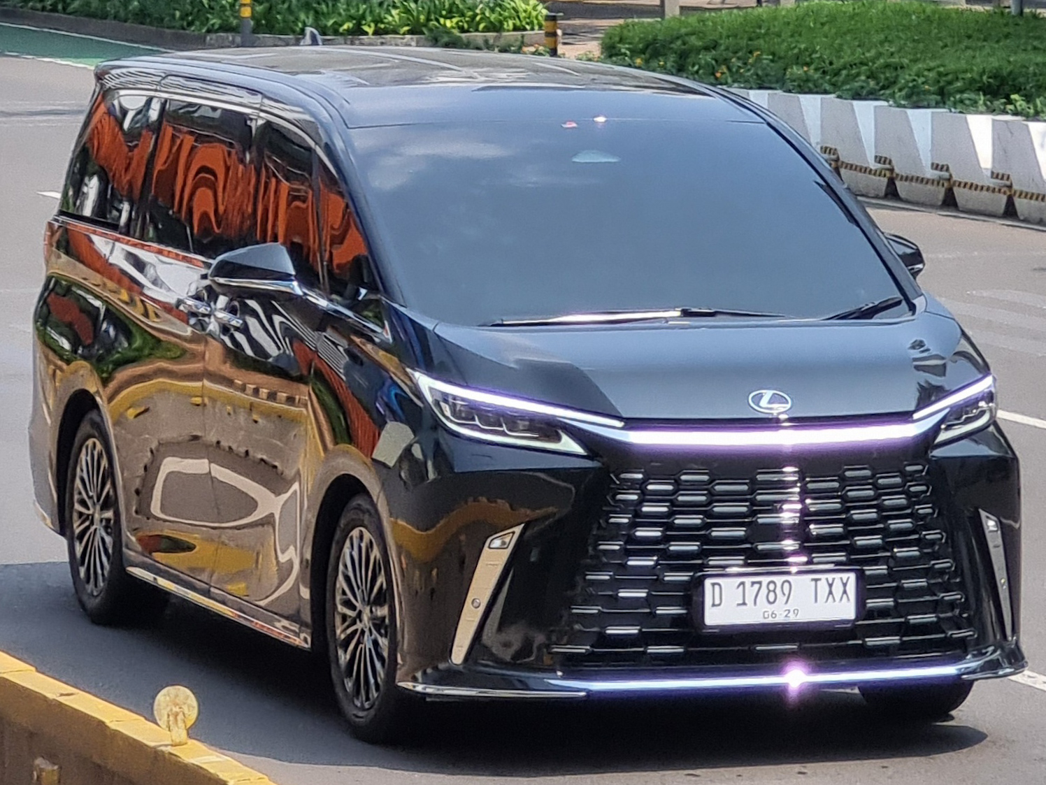 D 1789 TXX, Lexus LM 2nd gen (AW10), 2023–