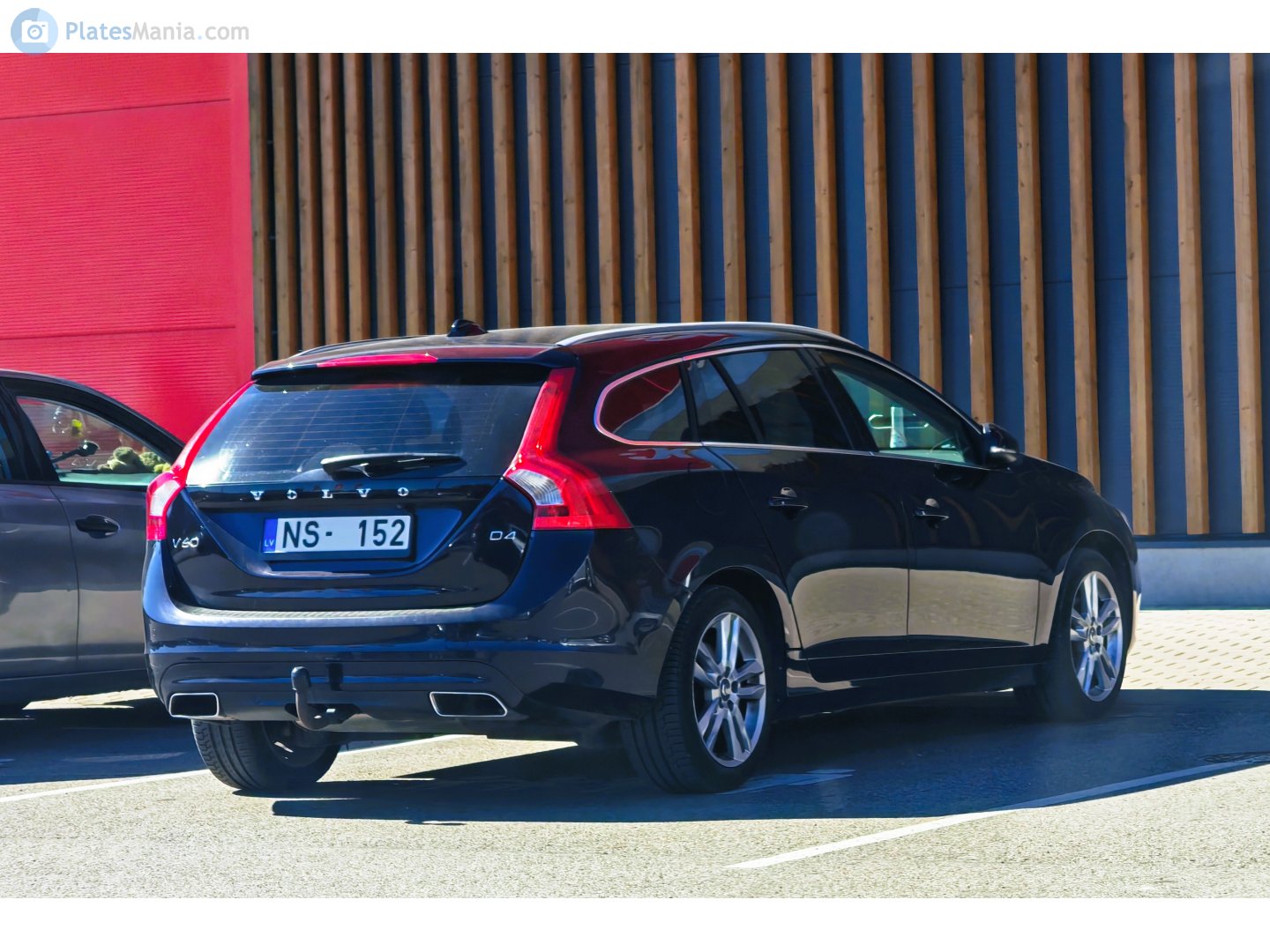 NS-152, Volvo V60 1st gen (155/157), 2010–2018