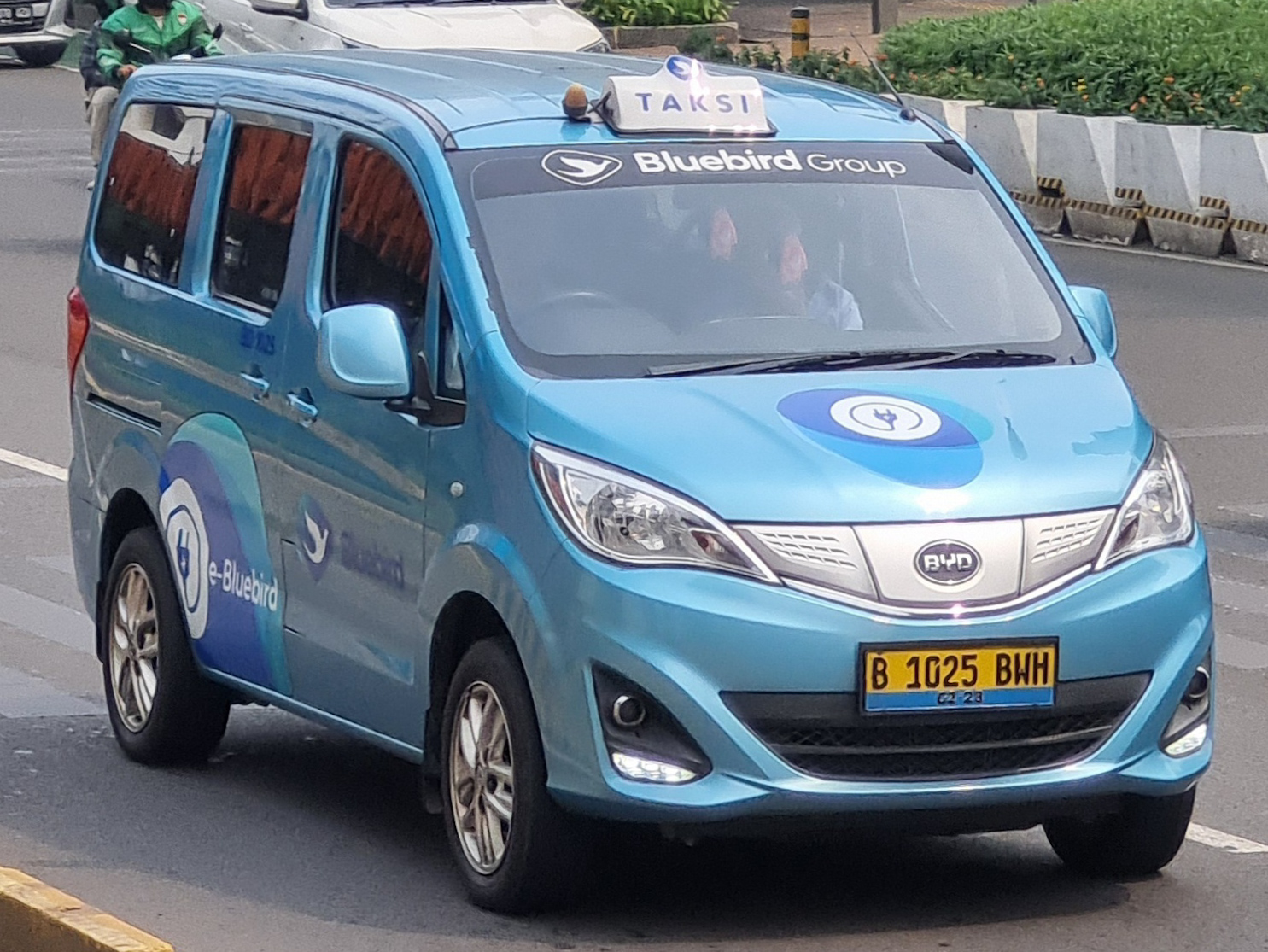 B 1025 BWH, BYD e3/ETP3/M3/T3 e3 Passenger Van, 2019–