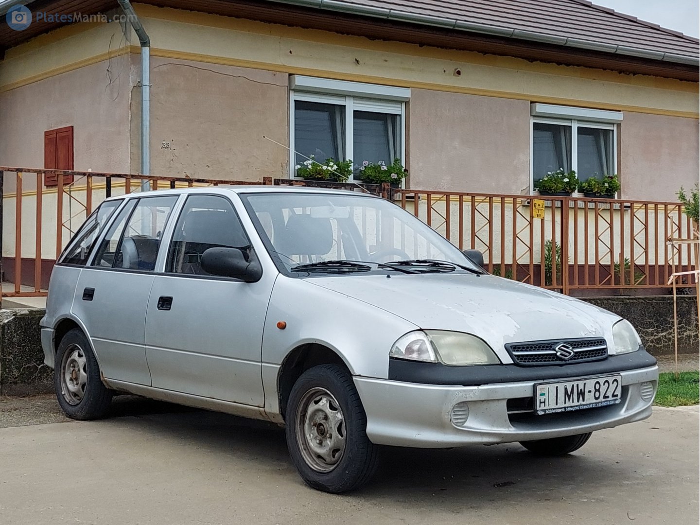 IMW-822, Suzuki Swift 2nd gen 5-door Hatch (SF), facelift, 1996–2004
