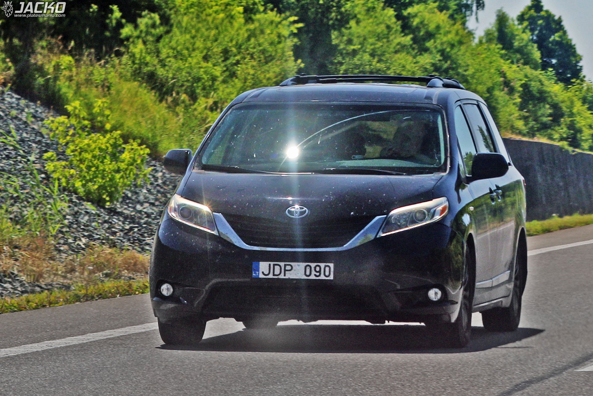JDP 090, Toyota Sienna 3rd gen (XL30), 2010–2020