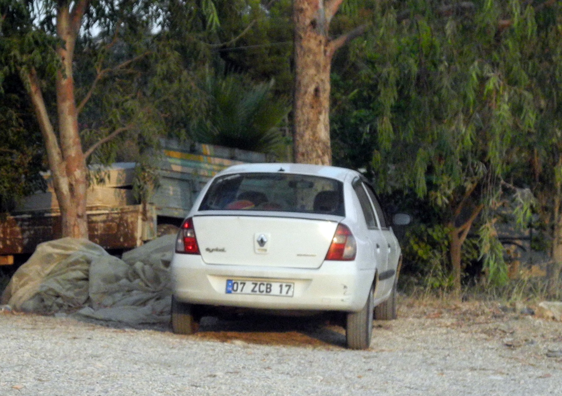 07 ZCB 17, Renault Symbol 