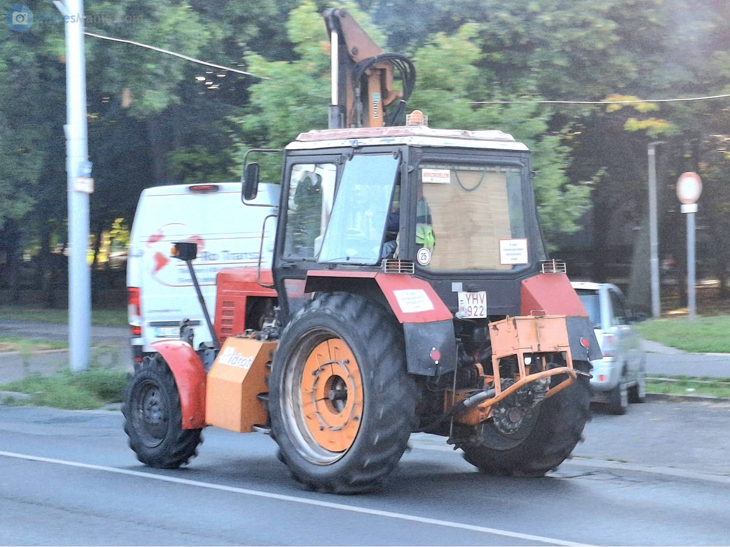 YHV-922, Slow vehicles (red) (1990) 