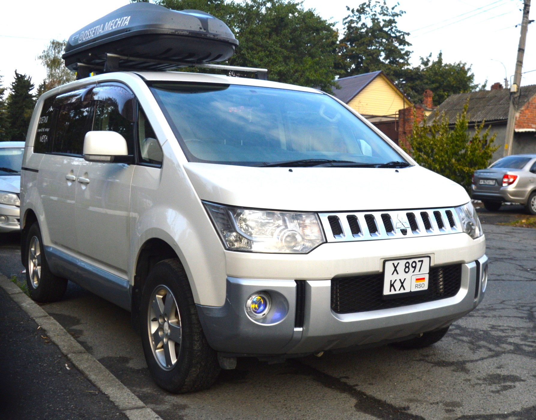 х 897 кх, Mitsubishi Delica 