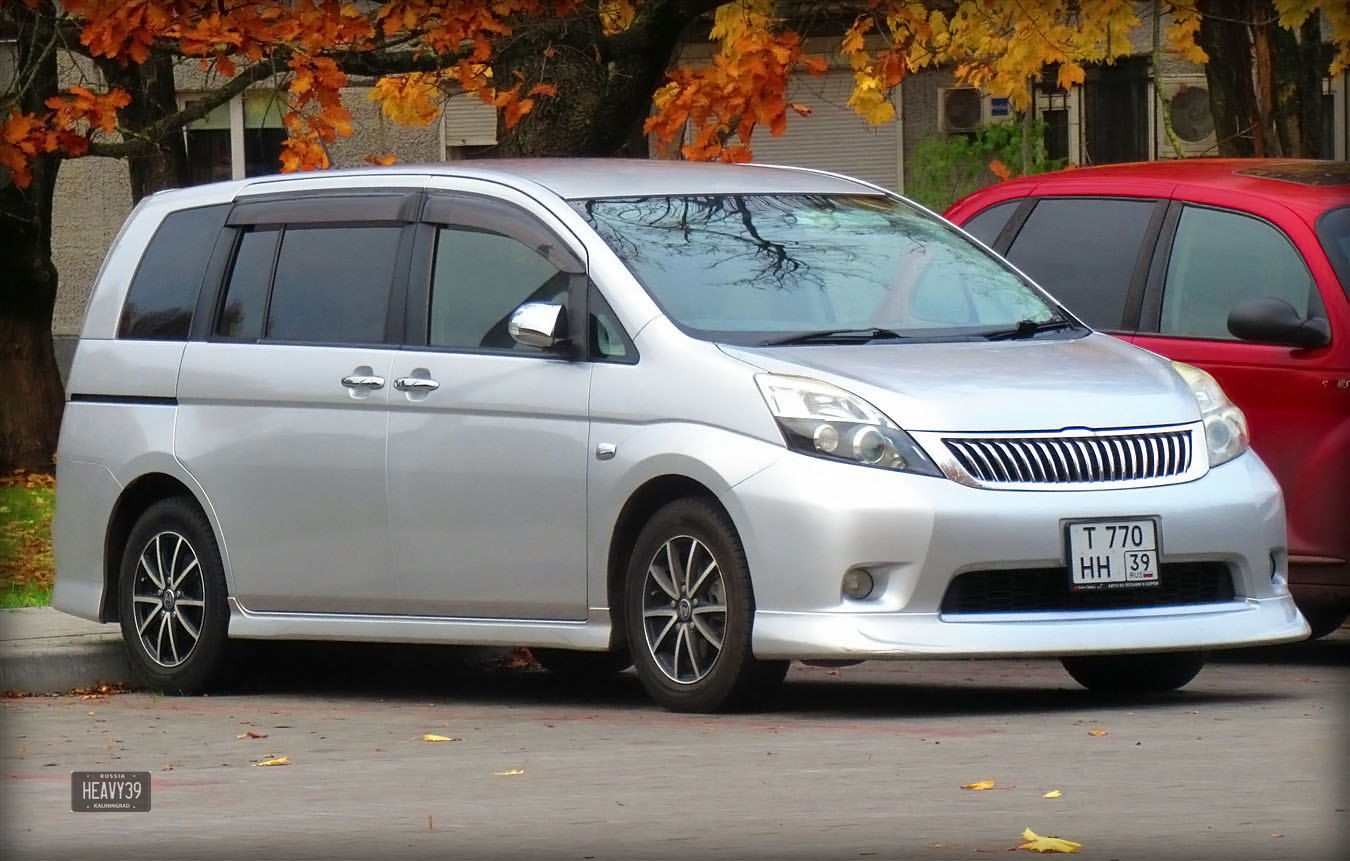 т 770 нн 39, Toyota Isis 1st gen (AM10), 2004–2017